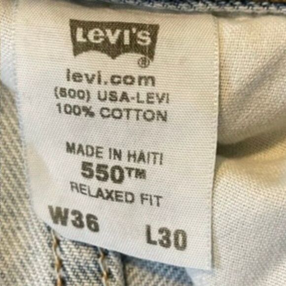 Levi's 550 Relaxed Straight Leg Jeans Blue Light Wash Distressed Denim 36x30 - Picture 9 of 10